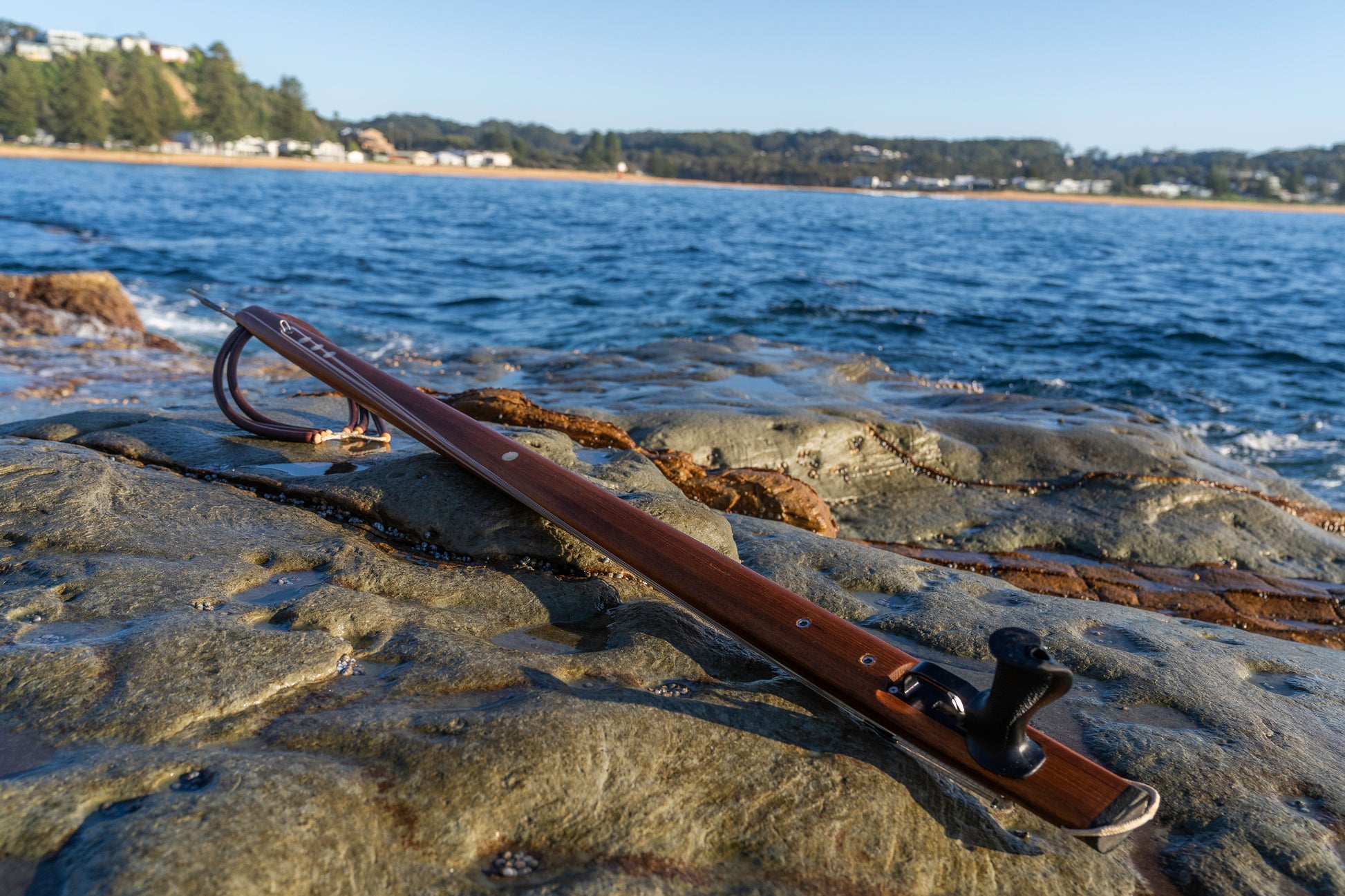 Complete photo of Bombora 130RH Speargun on rocks at avoca